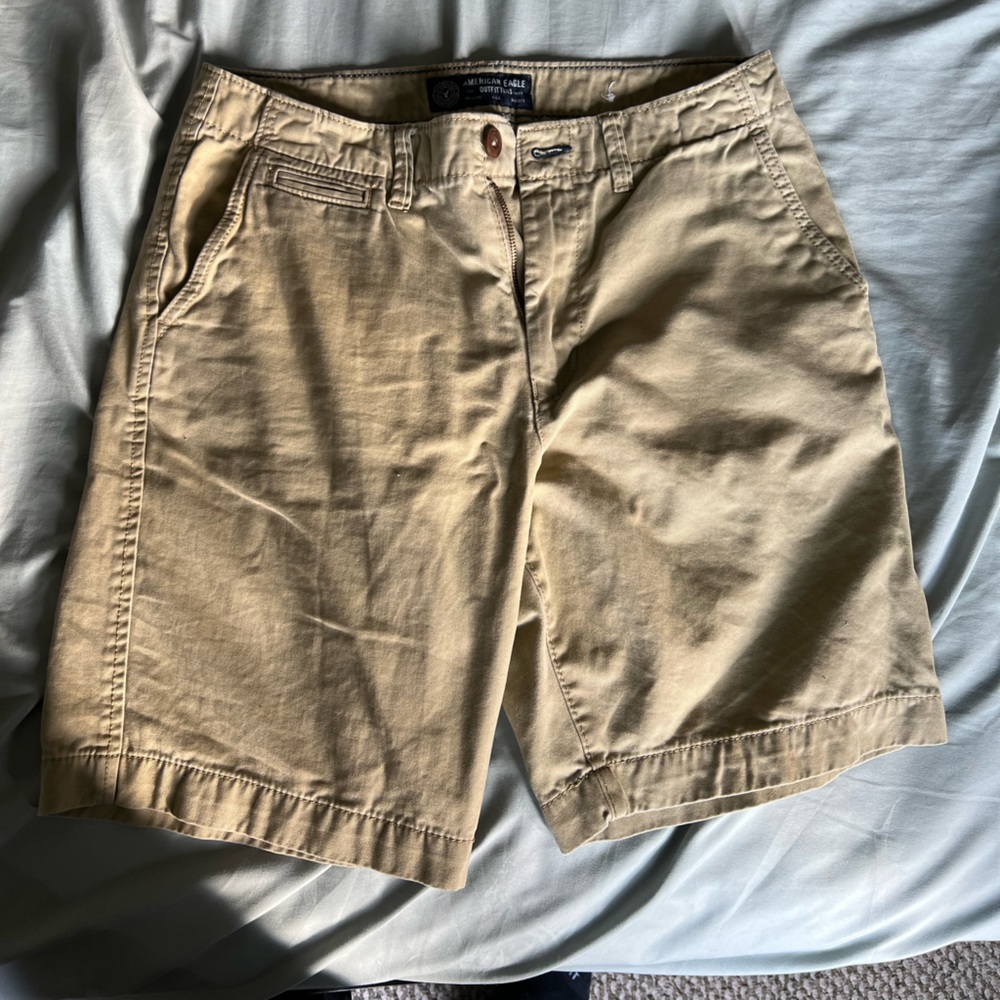 American eagle khaki shorts tan 32 waist